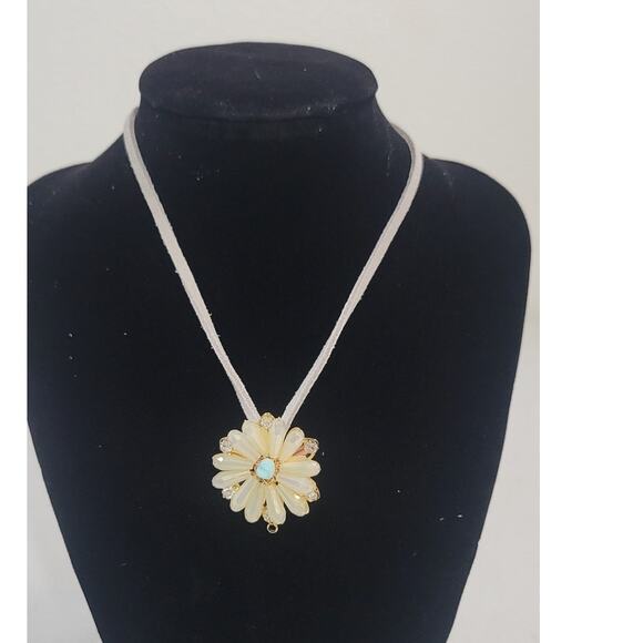 Serefina Anthropologie Necklace Floral Pendant Adjustable Yie Necklace NWOT Boho - Picture 1 of 4